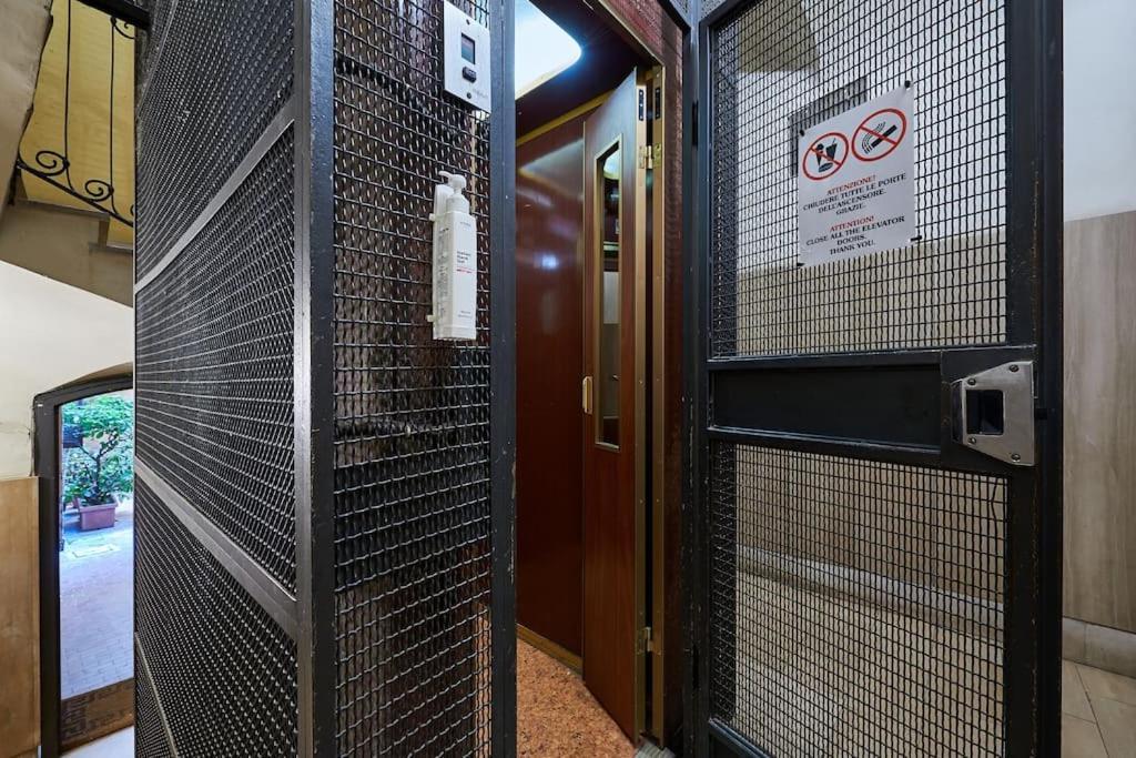 Irex - Cavour Private Apartment Rzym Zewnętrze zdjęcie